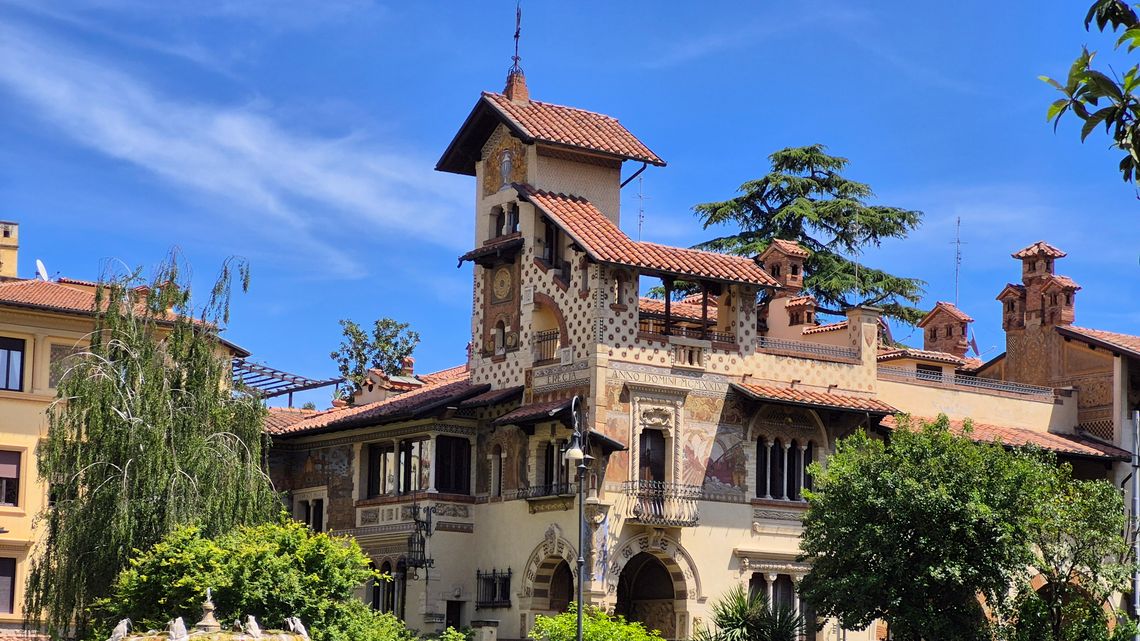Il Villino delle Fate a piazza Mincio, nel quartiere Coppedè